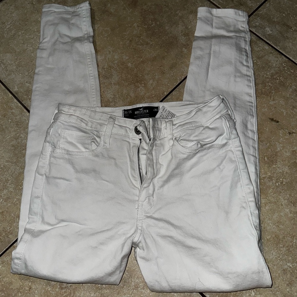Hollister, high-rise white, super skinny jeans size 3s/2s (short)